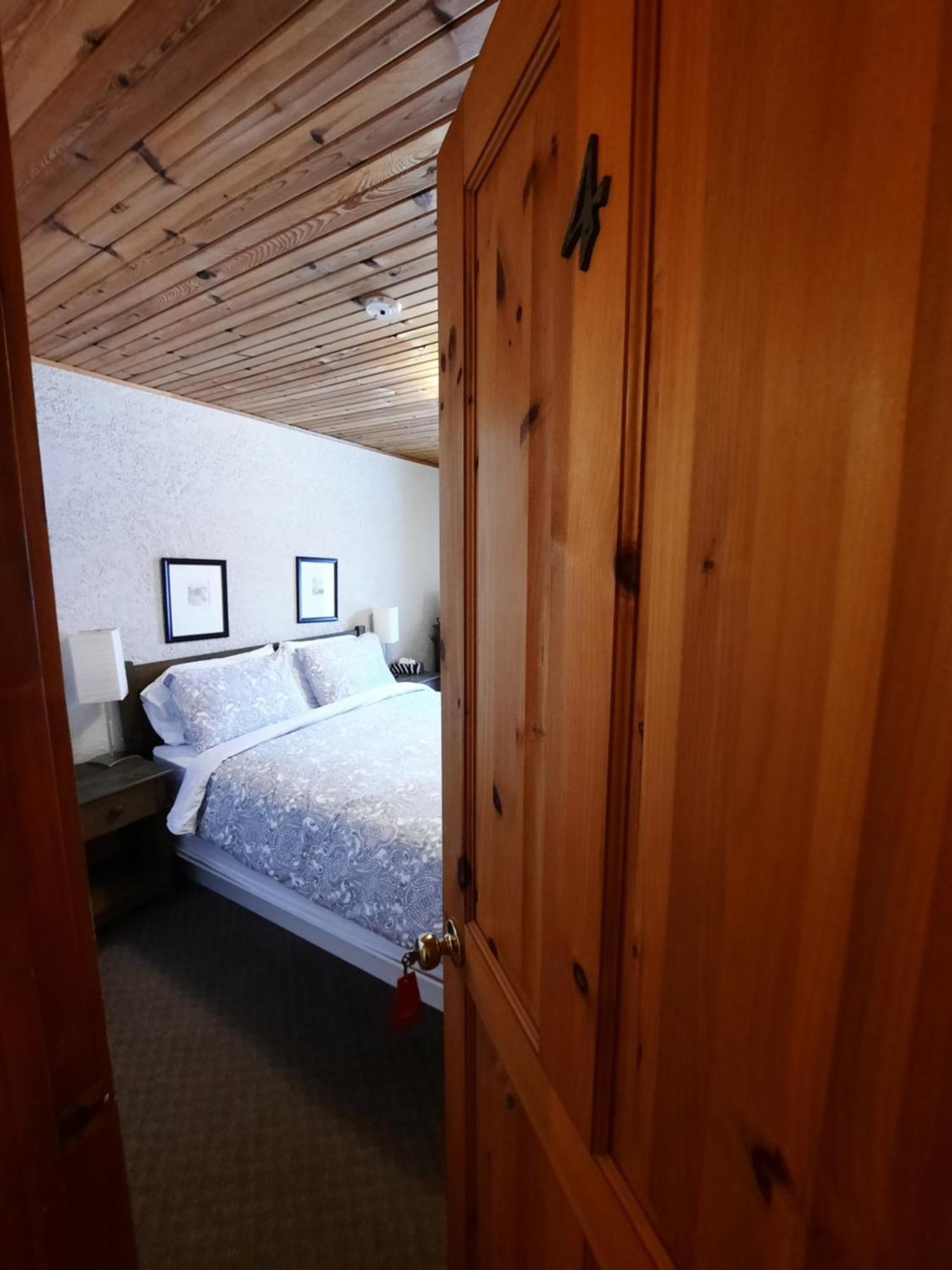 Auberge Schweizer Sutton Exterior photo